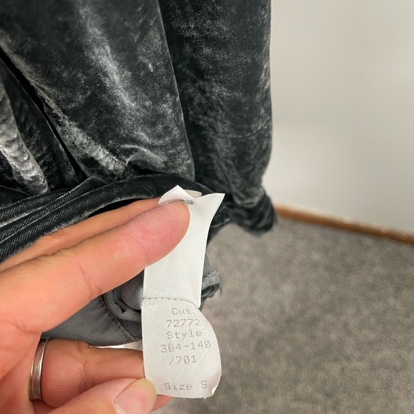 CP shades Gray Velour Soft Button front Longline Blouse Sz Small Made in USA - Picture 9 of 9